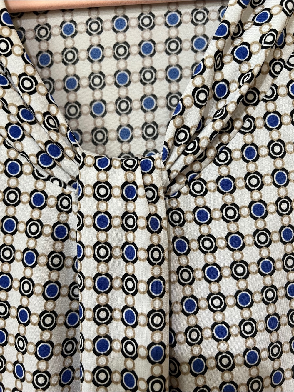 Dana Buchman Navy and White Geometric Sleeveless Blouse H268